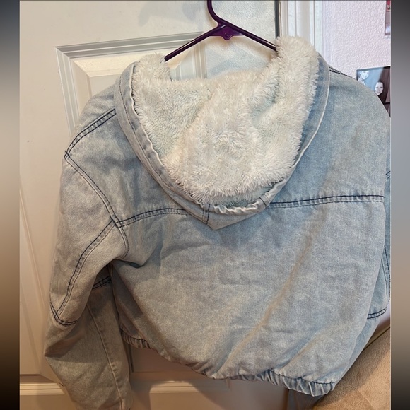 Ashely vintage charm womens denim zip up jacket with fur on inside - Picture 3 of 3